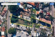 Terreno grande no bairro Medianeira, Zona Centro Sul de Porto Alegre.  Trata-se de uma área com 2.131,41m², em um  bairro com ótimo perfil de crescimento, poucos metros do antigo e imponente Estádio O