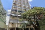 Semi mobiliado, ótimo apartamento em andar alto com linda vista panorâmica, orientação leste, com muito sol pela manhã e luminosidade. Próximo a mercados, hospitais, escolas e shoppings. 3 dormitórios