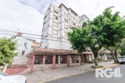 Amplo apartamento de 3 dormitórios, sendo 1 suíte, 3 banheiros no total.&lt;BR&gt;O apartamento é bem iluminado e ensolarado, elétrica e hidráulica revisados. &lt;BR&gt;Em ótima localização no bairro 