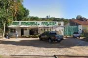 Excelente ponto comercial composto de loja 60m², sala, 02 banheiros, depósito e terreno totalizando 1000m². Perfeito para distribuidoras de gás, água, material de construção, etc... Bem localizado pró