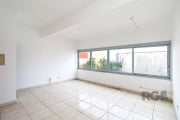 Sala comercial com 28m², com sacada e lavabo, bem iluminada e arejada. Bem localizada na av Otto Niemeyer, próxima a av da Cavalhada.&lt;BR&gt;Agende já sua visita!&lt;BR&gt;&lt;BR&gt;Aluguel R$650,00