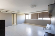 Excelente apartamento,  2 dormitórios, sendo 1 suíte, 1 banheiro social, sala de estar/jantar ampla, living 2 ambientes, cozinha americana com churrasqueira e área de serviço separada da cozinha.  Per