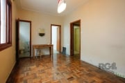 Excelente apartamento à venda no Condomínio Edifício Bela, localizado na Avenida João Pessoa, no bairro Farroupilha em Porto Alegre. &lt;BR&gt;Com 3 dormitórios, 1 banheiro social, cozinha, sala de es