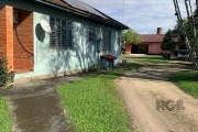 Terreno em ótima localização, com duas casas em alvenaria, primeira casa da frente com  3 dormitórios,  1 banheiro e  2 salas,  cozinha e área de serviço, segunda casa aos fundos com 2 quartos, sala, 