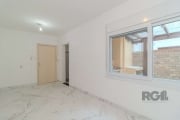 Apartamento JK reformado, terreo, com  área  externa tipo Garden, cozinha, banheiro social,  bem ventilado e silencioso. Muito bem localizado. Desocupado. Aceita financiamento. Imóvel próximo à praça 