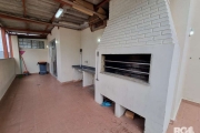 Apartamento de 1 dormitório, sala, banheiro, cozinha e área de serviço em andar alto, garagem escriturada/coberta.