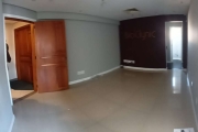 Excelente sala comercial em meio a toda a gama de comodidades do bairro Moinhos de Vento,  dividida em dois ambientes, em drywall,  toda em piso porcelanato, banheiro com acabamento em granito,  ótima