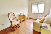 Apartamento de 1 dormitótio, living amplo, cozinha com móveis planejados, área de serviço separada, dormitorio grande com roupeiro planejado, 1 banheiro com box, janelas de alumínio, apartamento em co