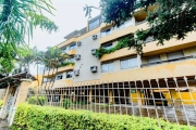 Excelente apartamento de 138m² privativos, 03 dormitórios, sendo 01 suíte, e outros 2 dormitórios com sacada. Possui living 02 ambientes, banheiro social, cozinha, área de serviço com churrasqueira e 