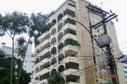 Apartamento de andar inteiro, de 385m² privativos, semi mobiliado, living para 4 ambientes com lareira, sacada aberta com churrasqueira, três dormitórios grandes e modernos, sendo três suítes com dois