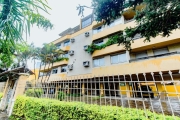 Apartamento com uma área privativa 138m². Com 3 dormitório sendo 1 suíte. Ficam no imóvel os móveis sob medida da cozinha, banheiro social e ares-condicionados. Área de serviço com churrasqueira e dep