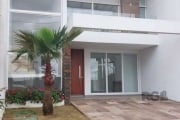 Casa em condomínio 2 dormitórios, 1 suíte com closet, sala estar e jantar, lareira, lavabo, copa cozinha, espaço gourmet, área de serviço reservada, churrasqueira, pátio com espera para spa, vaga de g