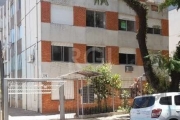 Ótimo apartamento no bairro Petrópolis, fundos, com 76m² privativos, de 2 dormitórios. Possui sala ampla, 2 dormitórios, banheiro com box de vidro e ventilação natural, área de serviço, dependência e 