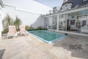 Descubra a residência dos seus sonhos no coração do charmoso Bairro Três Figueiras. Esta casa impecável oferece o que há de melhor em conforto e sofisticação.  &lt;BR&gt; &lt;BR&gt;Composta por 03 dor