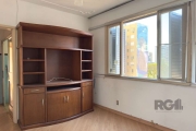 Apartamento de 51m², 2 dormitórios, living para dois ambientes, cozinha, área de serviço separada e 1 banheiro. Imóvel em andar alto, com vista definida e muito ensolarado.&lt;BR&gt;&lt;BR&gt;Prédio c