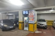 Vende  Garagem de estacionamento no centro de Porto Alegre, para 100 veículos, 2 pavimentos ,  2.400m², 1.200m² parte térrea, 1.200,00 m² mezanino, com duas entradas, podendo ser usado como depósito, 