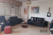 Apartamento 3 dormitórios, amplo, no bairro Cidade Baixa,  com lavabo, sala com 2 ambientes, bem ensolarada, com vista para o Parque da Redenção,  cozinha , móveis fixos, área de serviço, dependência 