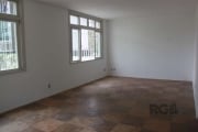 Excelente e amplo apartamento no bairro Rio Branco, com 186m² privativos, lateral norte, com 4 dormitórios e 2 vagas a 50 metros do prédio. Possui hall de entrada, living para 3 ambientes ,sala de jan