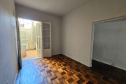 Cidade Baixa | 2 dormitórios | 2 banheiros | Desocupado&lt;BR&gt;&lt;BR&gt;Apartamento a venda, no bairro Cidade Baixa, junto ao largo Zumbi dos Palmares, térreo, com peças amplas, 2 banheiros, área d