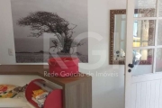 Raridade,  casa com design moderno estilo loft triplex, em condomínio fechado na Cidade Baixa. São somente 7 casas tipo sobrado. No andar térreo sala de estar e cozinha  conceito aberto com móveis pla