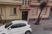 Apartamento 3 dormitórios, para investimento. Necessita reforma. Fica 3° andar, com três lances de escada. Nao permite financiamento. Agende visita corretor licenciado.