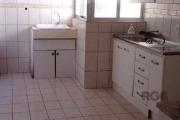 Excelente Apartamento de 3 Dormitórios, piso laminado - Reformado e Pronto para Morar!&lt;BR&gt;Vista arborizada e condomínio com portaria 24 horas e salão de festas.  &lt;BR&gt;Localização do lado de