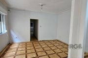 Excelente apto de 3 dorm com sacada, conta com 107 m2, cozinha grande, banheiro auxiliar e despensa. Prédio com elevador. Na Av. Protásio Alves em frente ao Colégio Israelita. Região excelente com div