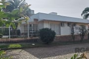 Excelente casa comercial de esquina, com clinica funcionando ,totalmente reformada ,recepção,amplo salão de espera, amplo consultório,biombo , sala de pesagem, banheiro adaptado ,circulação , banheiro