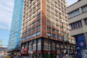 Coliseu vende amplo apartamento de 1 dormitório, living dois ambientes.&lt;BR&gt;Imóvel com 51,95m² de área privativa.1 banheiro ,1 cozinha.&lt;BR&gt;Edifício em ótima localização próximo a Sta. Casa,