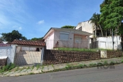 Terreno com casa de 3 quartos, vaga de garagem, no bairro Ipanema, Porto Alegre/RS &lt;BR&gt;  &lt;BR&gt;Esta encantadora casa de 108m² possui 3 dormitórios espaçosos, uma sala de estar bem iluminada,