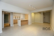 Apartamento 03 dormitórios revitalizado no Moinhos de Vento em Porto Alegre.  &lt;BR&gt;&lt;BR&gt;Com 148m2 privativos, de frente, conta 03 amplos dormitórios sendo uma suíte. Hall de entrada, sala gr