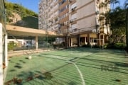 Excelente apartamento, 83,26m² de área privativa, com peças amplas e reformado, vista lateral para o Guaíba, em ótimo estado de conservação. Dependência completa com banheiro. Condomínio com elevador,