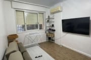 Excelente apartamento à venda no Centro Histórico de Porto Alegre.&lt;BR&gt;&lt;BR&gt;Localizado na Rua DEMETRIO RIBEIRO, o imóvel foi recentemente reformado, inclusive hidráulica e elétrica.&lt;BR&gt