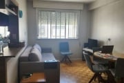 Apartamento impecável em localização privilegiada, situado em frente ao Zaffari da Avenida Cristóvão Colombo. Este imóvel reformado oferece um ambiente moderno e funcional, com 1 dormitório e móveis s