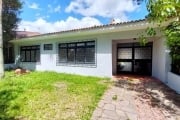 Duas casas residenciais lindas e reformadas no bairro Ipanema. &lt;BR&gt;&lt;BR&gt;Casa da frente térrea conta com sala espaçosa com lareira e parede linda de pedras naturais, lavabo, 03 dormitórios, 