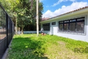 Duas casas térreas lindas e reformadas no bairro Ipanema. &lt;BR&gt;&lt;BR&gt;Casa da frente térrea conta com sala espaçosa com lareira e parede linda de pedras naturais, lavabo, 03 dormitórios, sendo