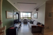 Apartamento no bairro Santana em Porto Alegre. Andar alto com vista livre de todas as janelas. Living com ambientes bem definidos, estar com lareira, jantar, churrasqueira. Cozinha planejada e lavande