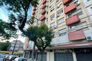 Apartamento 02 dormitórios Frente com Sacada na rua Olavo Bilac Prédio com Portaria 24 horas, reformado , living amplo, cozinha com área de serviço , banheiro social e Auxiliar. Bairro Azenha . Para m