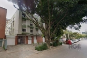 Excelente apartamento de 02 dormitórios no bairro Rio Branco desocupado com peças amplas, silencioso e posição leste (sol da manhã), lateral, 1 banheiro social , área de serviço e amplo living para do