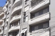 Apartamento no bairro Floresta com 3 dormitórios, 88m² privativos dispostos em sala de jantar, sacada, amplo living, cozinha, área de serviço e dependência de empregada.&lt;BR&gt;Condomínio com portar