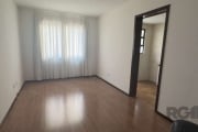 Apartamento de 1 dormitório, living dois ambientes, cozinha ampla, àrea de serviço, banheiro, piso laminado, muito ventilado e ensolarado.&lt;BR&gt;Prédio enxuto, possui elevador, ótima localização, j