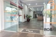 Sala atualmente LOCADA com área privativa de 55,19m² e área total de 65,24m², composta de uma sala ampla, 01 banheiro, ensolarada, prédio com elevador, portaria 24 horas. Excelente localização em fren