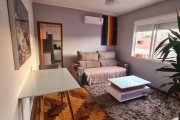 Amplo apartamento à venda com 2 quartos e 2 banheiros no total. Este imóvel está bem equipado, é ideal para quem procura conforto e comodidade. O condomínio fica localizado em Avenida Niterói no bairr