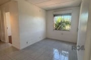 Excelente apto 02 dormitórios, sala de estar e jantar, cozinha espaçosa com área de serviço , 01 banheiro, varanda com vista arborizada. Ficam no imovel, balcões na cozinha, um roupeiro e cama solteir