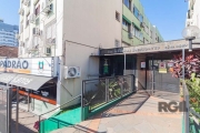 Apartamento todo reformado na Av Teresopolis!!&lt;BR&gt;&lt;BR&gt;Ótimo Imóvel com living de estar/jantar amplo, 02 dormitórios, cozinha, área de serviço separada, 2 banheiros sendo um auxiliar. Posiç