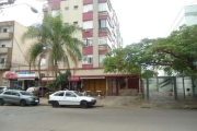 Vende ótimo apartamento de 01 dormitório com 50m², com piso parquet com sinteko novo, sala com sacada, cozinha, área de serviço fechada e banheiro social com box de acrílico.  Prédio com elevador. Imó