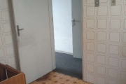 Apartamento de 02 dormitórios, sala, cozinha, área de serviço separada, banho.&lt;BR&gt;Desocupado, necessitando reparos.&lt;BR&gt;Em frente ao Shopping Barra.&lt;BR&gt;Estacionamento rotativo descobe