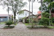 Casa a venda na rua Coroados, no bairro Vila Assunção. Estilo modernista da década de 70, com 256m² e terreno com 650m². Ambientes amplos, orientação solar em todos os cômodos e ventilação cruzada dev