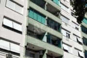 Amplo apartamento de 3 dormitórios de frente  - 128,78 m²  de área privativa. No 3 andar com elevador. Living com dois ambientes e sacada. Cozinha, área de serviço, dependência de  empregada  completa