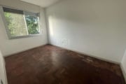 Apartamento de 2 dormitórios com vista para o Guaíba, desocupado, piso em parquet, living,  cozinha e área de serviço separada. Vaga de garagem próximo para locação. Próximo ao Barra Shopping Sul, Av 